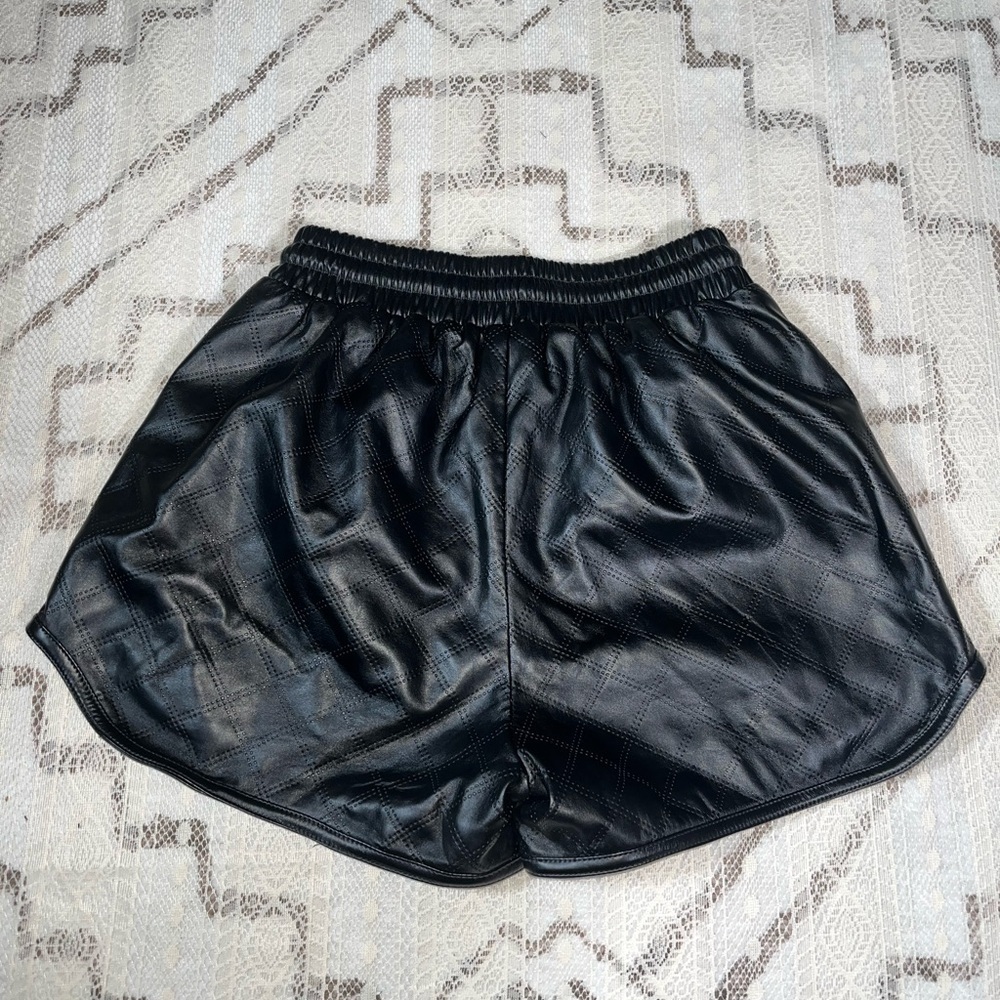 Shinestar Black Quilted Athletic Shorts - Picture 2 of 4